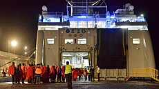 P�esun migrant� z ostrova El Hierro na jiné ostrovy (21. �íjna 2023)