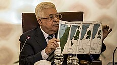 Prezident palestinské samosprávy Mahmud Abbas v OSN ukazuje mapy Palestiny v...
