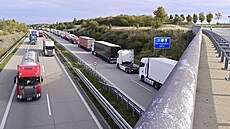 Po zavedení namátkových hrani�ních kontrol se na dálnici A17 u �esko-n�meckých...