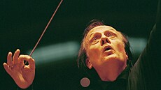 Dirigent Zdenk Mácal na snímku z roku 2002