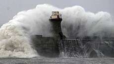 Rozbouřené moře v South Shields v Anglii (20. října 2023)