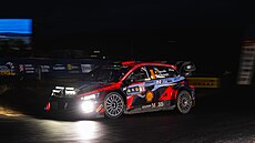 Belgický souták Thierry Neuville za volantem hyundai na trati druhé...