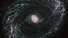 Spirální galaxie NGC 1433 le�í více ne� 46 milion� sv�telných let od Zem� v...
