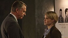 Sam Neill a Sarah Jonesová v seriálu Alcatraz (2012)