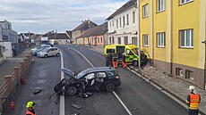 Nehoda sanitky a osobního auta v Peticích. (22. íjna 2023)