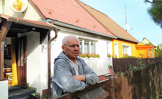 Josef Burianec ije v osad Dukla u Újezdeku od roku 1953. Je proti výstavb...