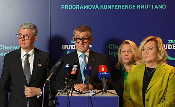Bývalý premiér Andrej Babi, místopedsedkyn Snmovny Klára Dostálová, éfka...