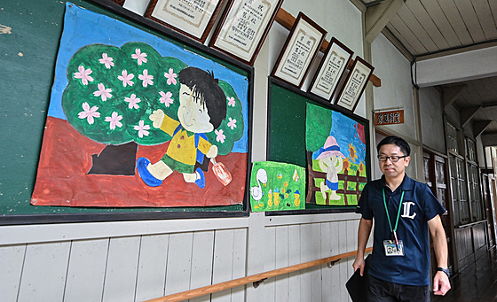 V posledních letech Japonsko uzavřelo tisíce škol. Populace stárne a dětí...