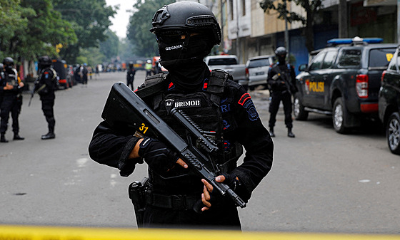 Indonéská protiteroristická jednotka oznámila zadrení 59 lidí, které podezírá...