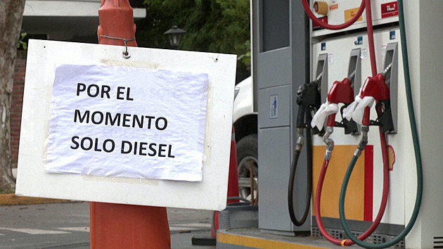 V Argentině skoro došel benzin, řidiči hledají pumpy jako vodu v poušti