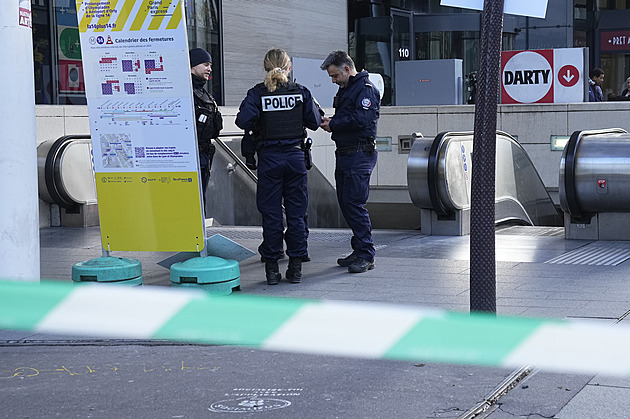 Zahalená žena ve vlaku v Paříži hrozila a volala Alláhu akbar, policie ji postřelila