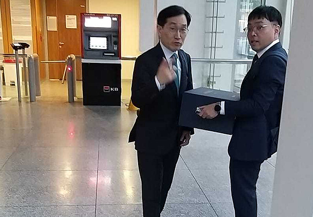 Všichni tři uchazeči o Dukovany doručili do sídla ČEZ své nabídky