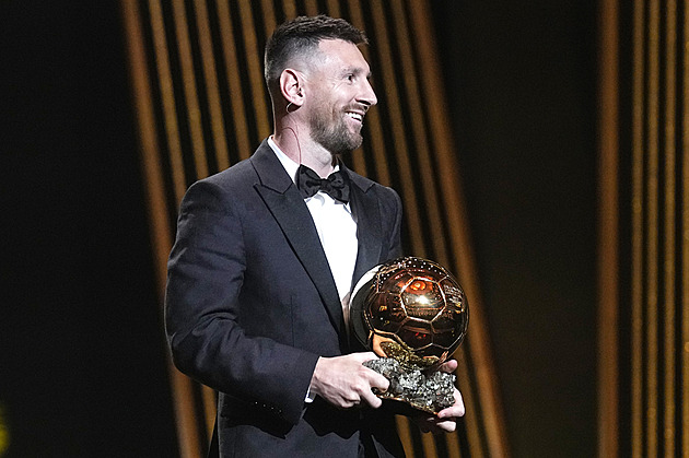 Messi je poosmé králem fotbalového světa. Zlatý míč získal po roční odmlce