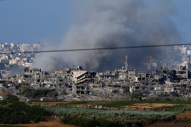 Hamás brání tisícům cizinců opustit Gazu. Diplomaté hledají řešení