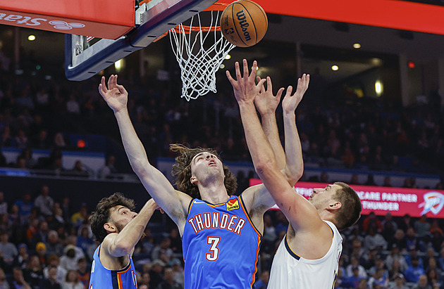 Obhájci titulu z Denveru porazili v NBA Oklahomu a mají třetí výhru