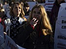 Kyjev. �eny ukrajinských voják� demonstrují za �asové omezení slu�by v armád�....