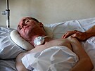 Zranný ukrajinský voják Vitalij umej v nemocnici ve panlské Badalon (25....