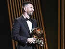 Lionel Messi se Zlatým míem na vyhláení ankety v roce 2023.