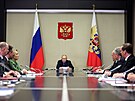 Ruský prezident Vladimir Putin pedsedá schzce len své bezpenostní rady,...