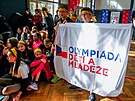 S maskotem dtsk olympidy se u stihli seznmit studenti sportovnho gymnzia...