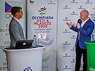 Hejtman Jihoeskho kraje Martin Kuba (vpravo) pipomnl, e logo olympidy...