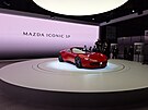 Mazda opela svj stánek o studii Iconic SP. Pohon zajiuje hybridní ústrojí...
