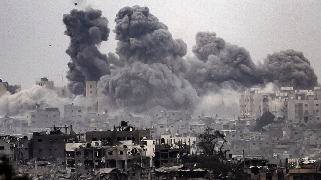 Izraelský hnv. Bombardování Gazy na zábrech z píhraniního msta Sderot (29....