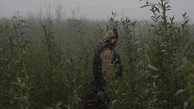 Ukrajinsk vojk u Dnpru nedaleko Chersonu (14. jna 2023)
