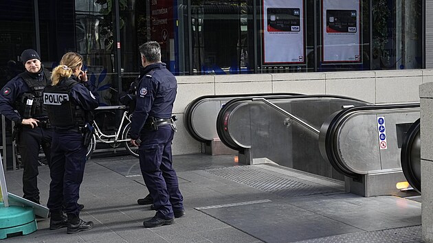 Francouzsk policie postelila enu, kter v pmstskm vlaku v Pai pronela vhrun poznmky a provolvala Allhu akbar. (31. jna 2023)