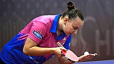 Opora stolních tenistek HB Ostrov Zdena Bla�ková.