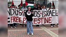 Propalestinská aktivistka vyzývala k bojkotu firmy Nike. V jejich botách