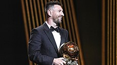 Lionel Messi se Zlatým míem na vyhláení ankety v roce 2023.