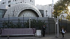 Zamstnance izraelského velvyslanectví v Pekingu pobodali. (13. íjna 2023)