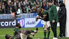 éftrenér jihoafrických ragbist Rassie Erasmus a ti hrái první ady se...