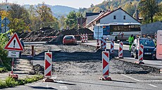Stavba okruní kiovatky, která bude souástí rampy Mostecká ve Vsetín....