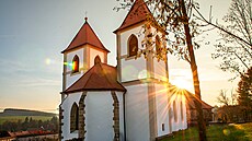 Dominantou obce Hradec v Plzeském kraji je gotický kostel sv. Jií. 