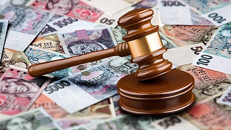 Dluník na sebe podal návrh na zahájení insolvenního ízení a krajský soud mu 16. kvtna vyhovl. (ilustraní foto)