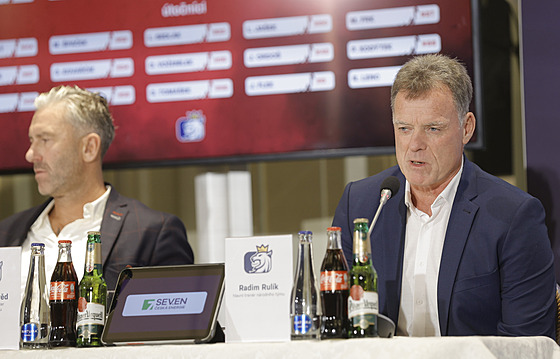 Radim Rulík p�edstavuje nominaci na Karjalu.