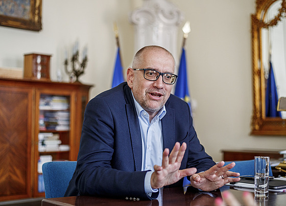 Ministr kolství Mikulá Bek (STAN) elí u druhé stávce kol