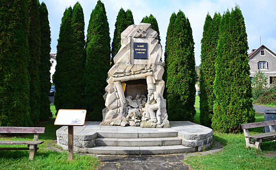 Pomník v�novaný ob�tem hornické stávky v Citicích