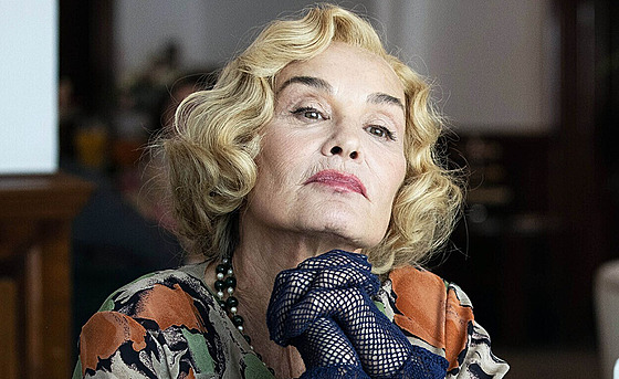 Jessica Lange ve svém zatím posledním filmu Marlowe z roku 2022