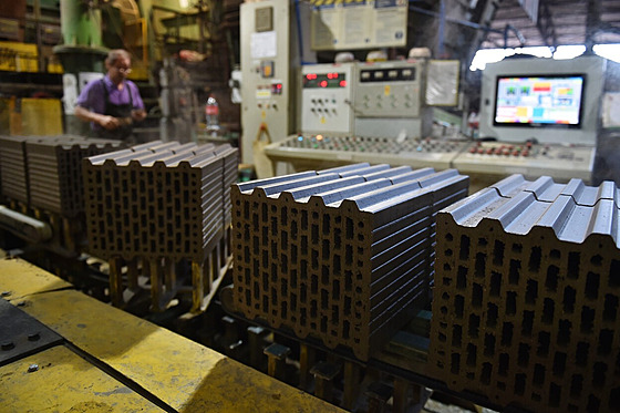 Výrobní závod spole�nosti Wienerberger v Týn� nad Vltavou (28. srpna 2017)