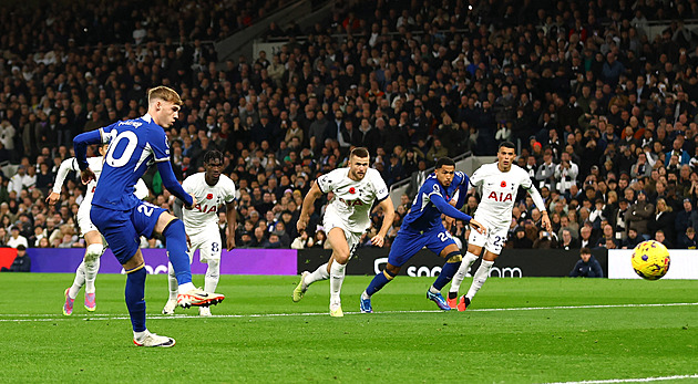 Chelsea otočila vyhrocený duel na hřišti Tottenhamu, domácí dohrávali v devíti