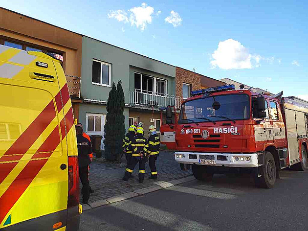 Při požáru řadového domku zemřela žena, vznikla škoda přes půl milionu