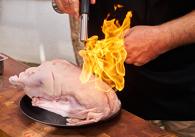 Toto musíte zkusit. Na grilu dostane svatomartinská husa další rozměr