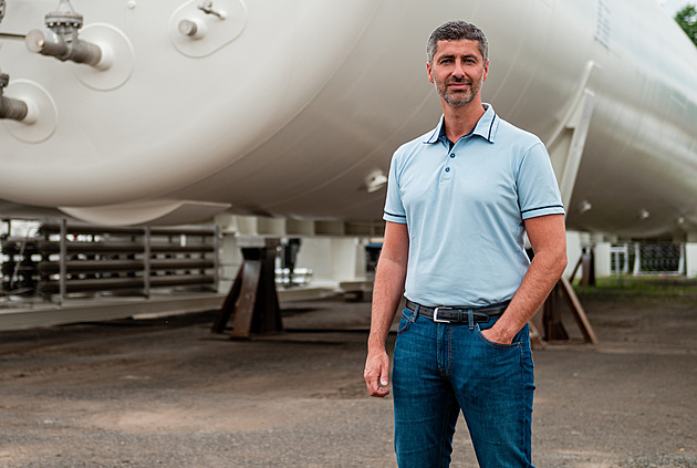 Bronislav P�evrátil, �editel d��ínské firmy Chart Ferox.