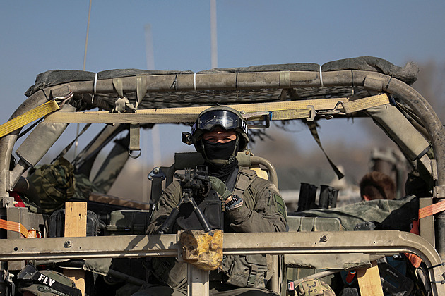 Izrael zaútočil na Írán a vyhlásil výjimečný stav, uvedl izraelský ministr obrany