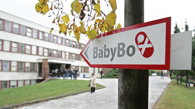 V třebíčském babyboxu našli chlapce. Pupečník měl zavázaný tkaničkou od bot