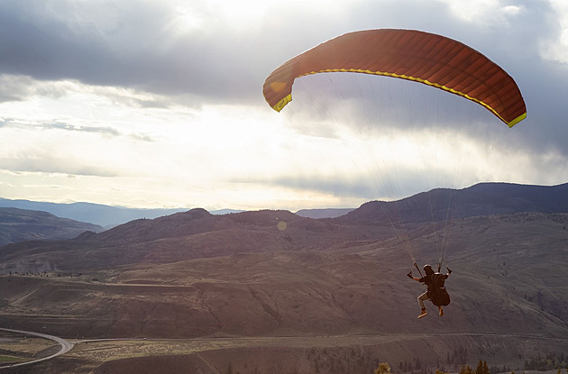 Hamás při útoku na Izrael použil české paraglidy. Nevěděli jsme to, hájí se firma