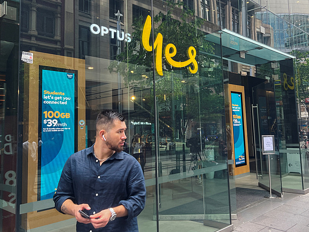 Ambulance ztichly, vlaky nevyjely. Austrálie přišla o internet a telefonní signál